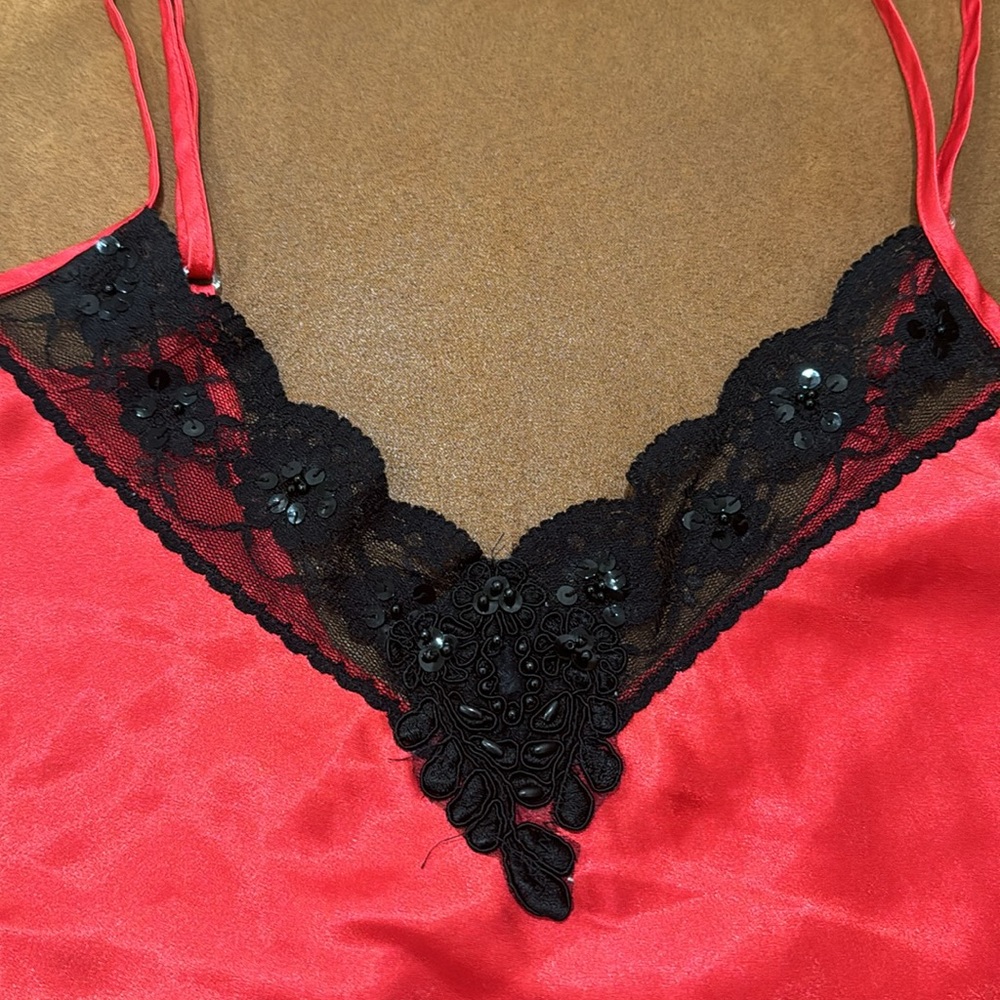 Y2K red cami with sequences and beading - Picture 2 of 4